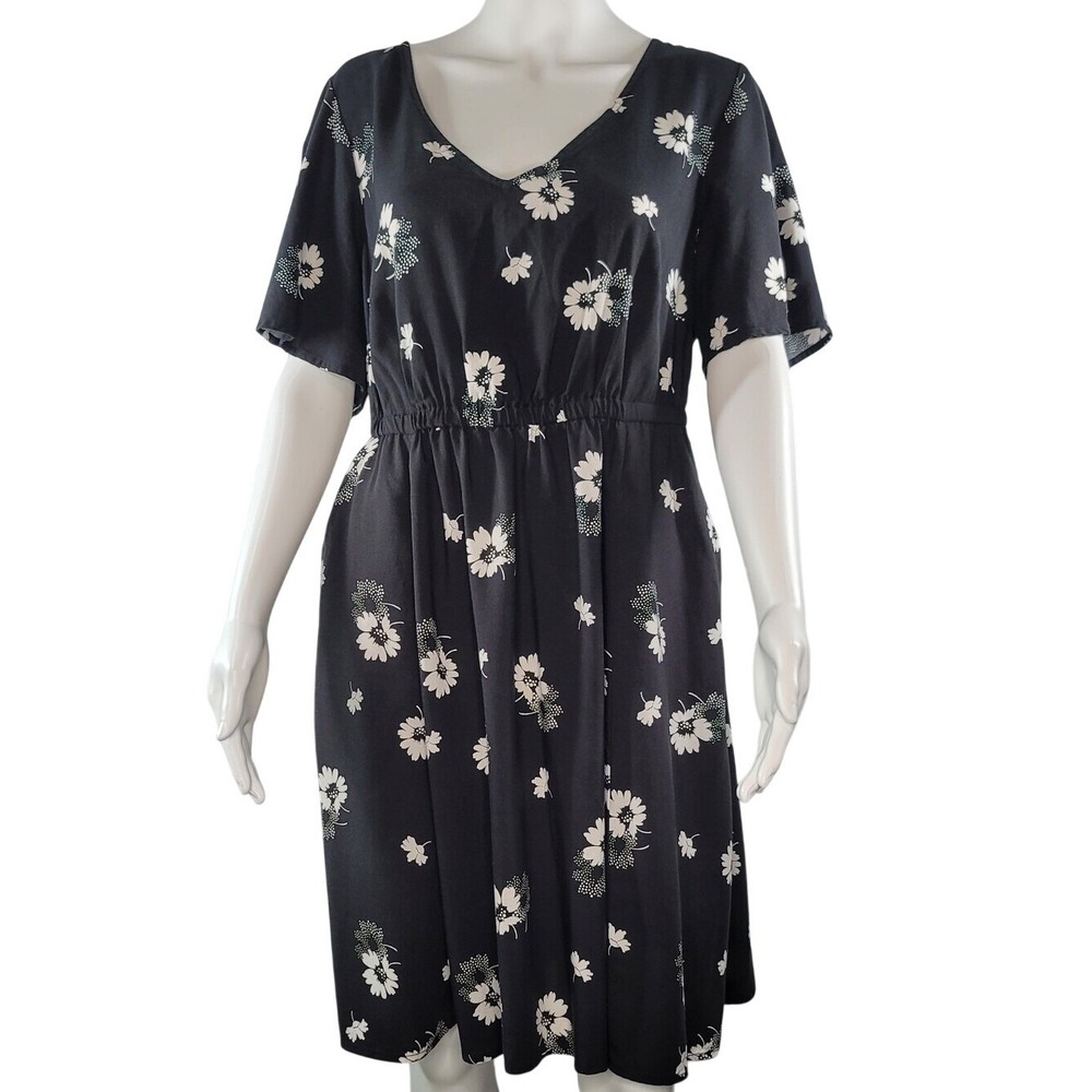 Torrid Black Floral V-Neck Knee Length Dress